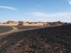   Zoom : Le plateau désertique de l' AKAKUS en Libye  